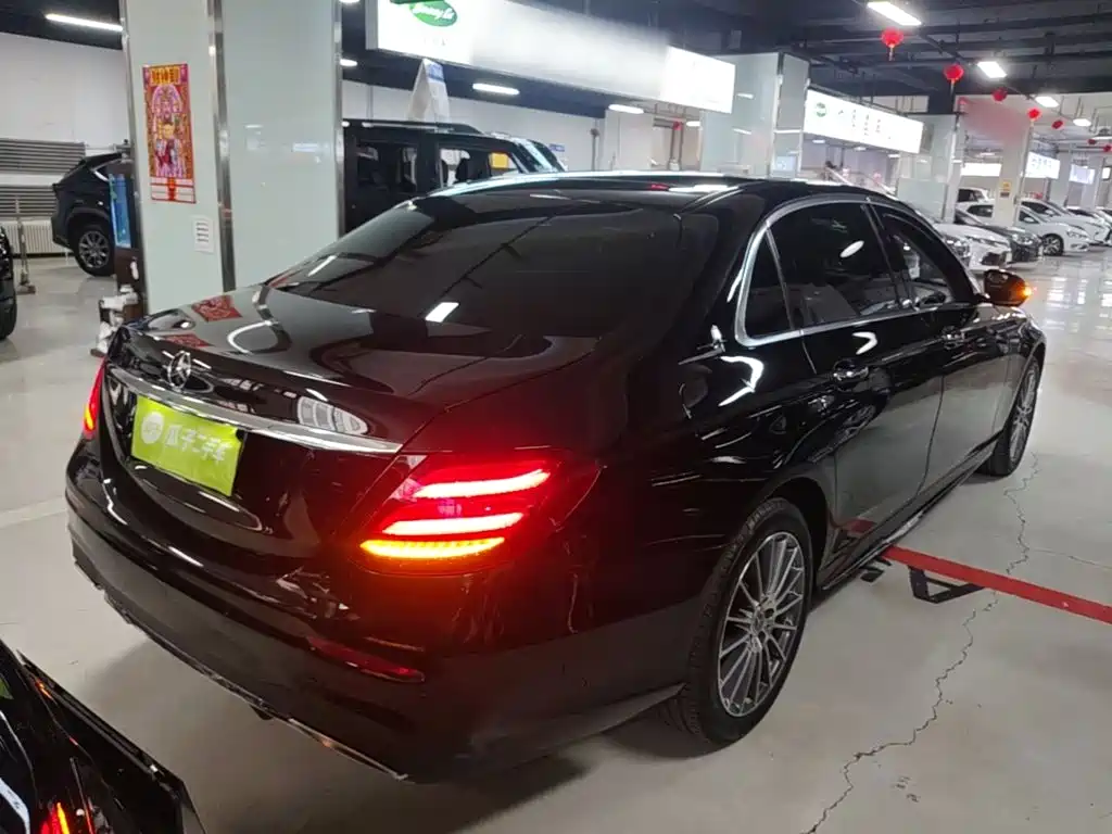 Mercedes-Benz E-Class — миниатюра 7