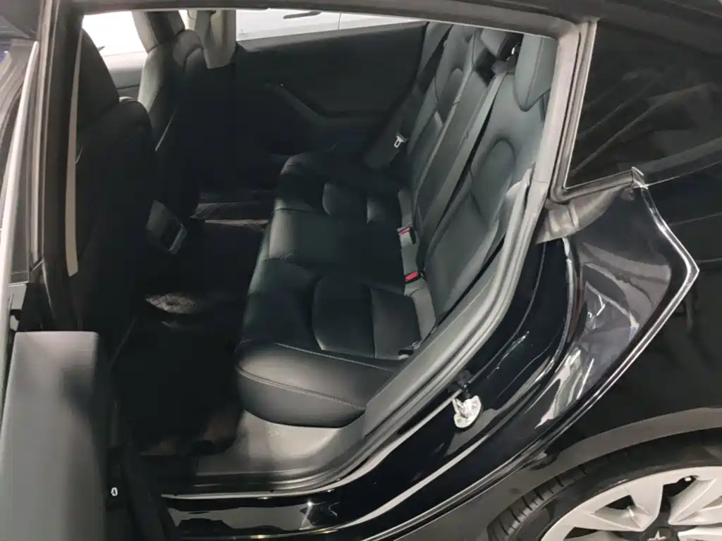 Tesla Model 3 — миниатюра 17