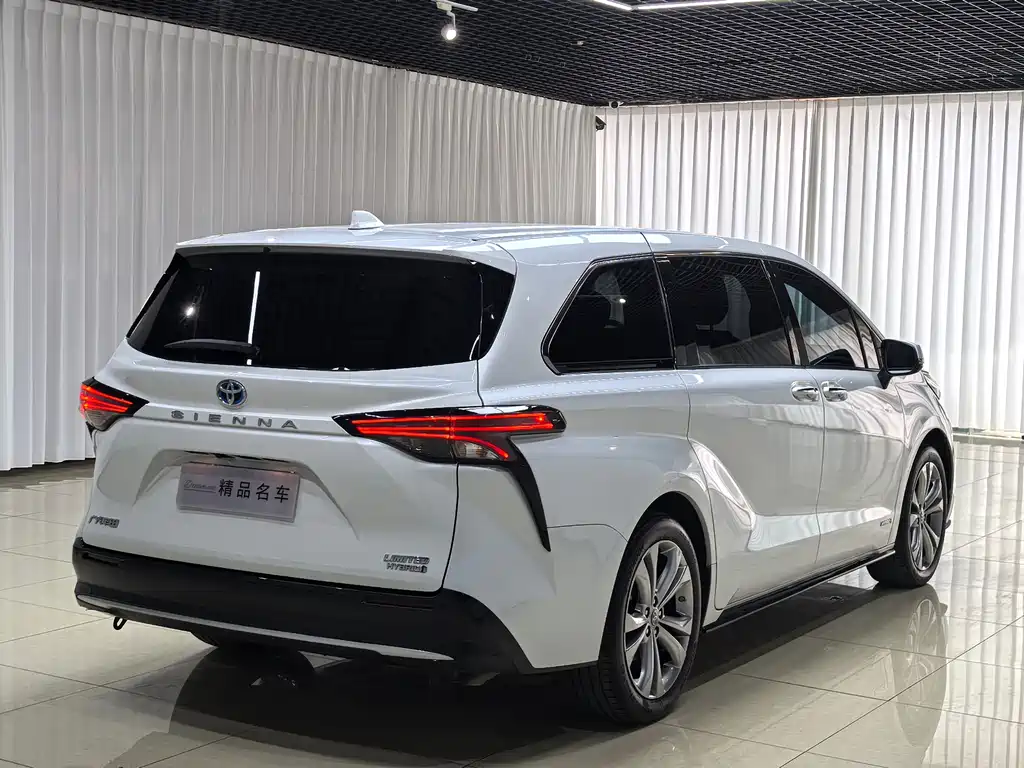 Toyota Sienna 2023 2.5L Luxury