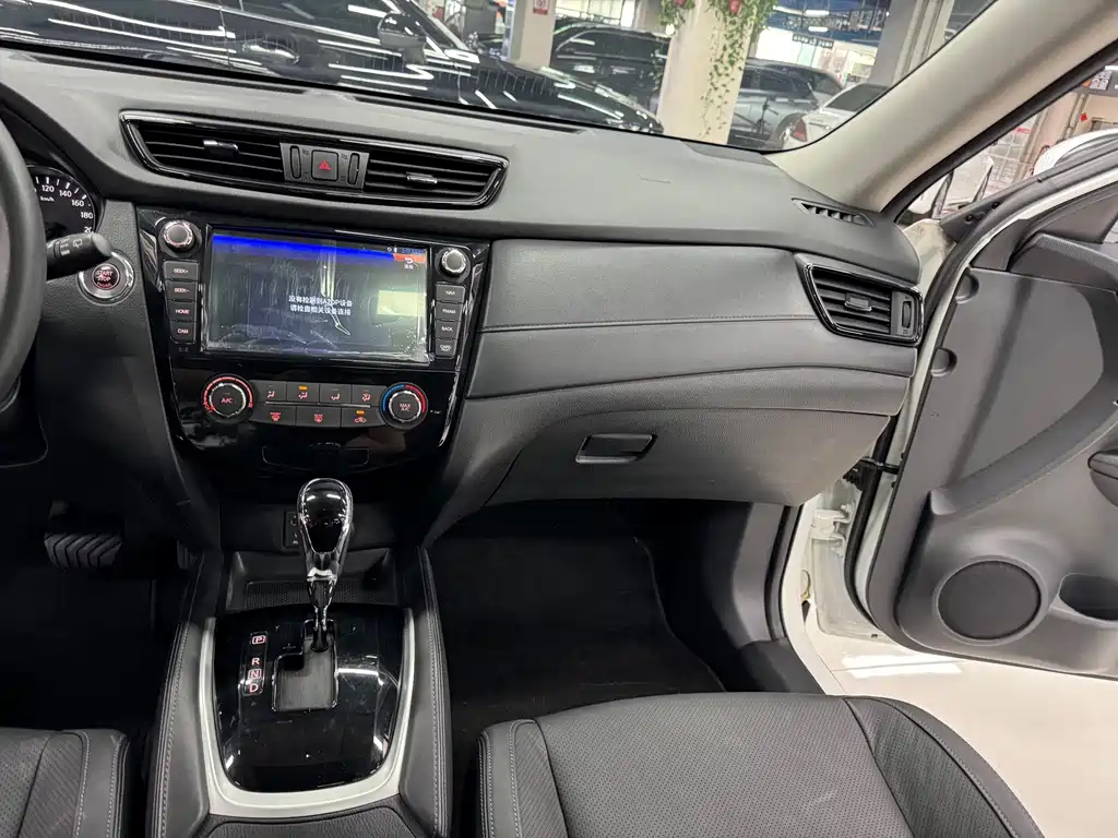 Nissan X-Trail — миниатюра 12
