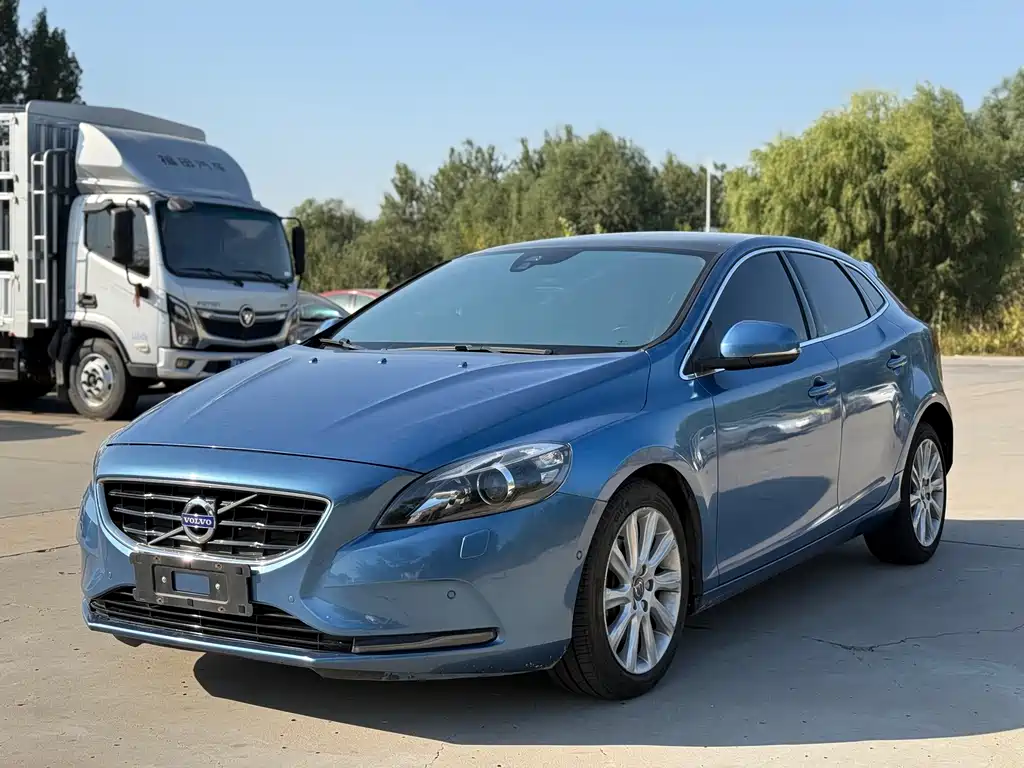 Volvo V40 — миниатюра 2