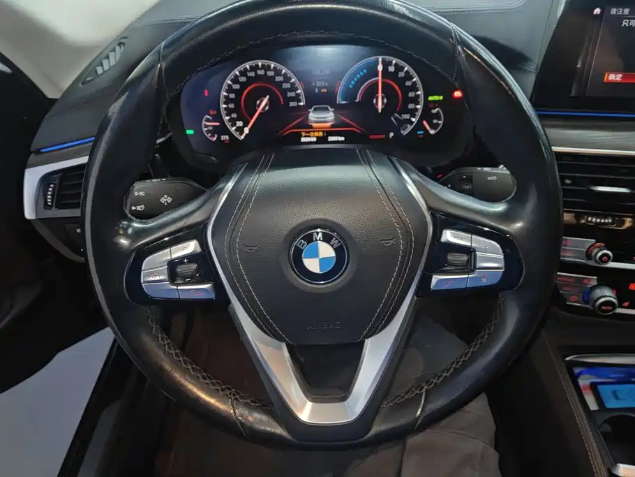 BMW 5 Series New Energy — миниатюра 15