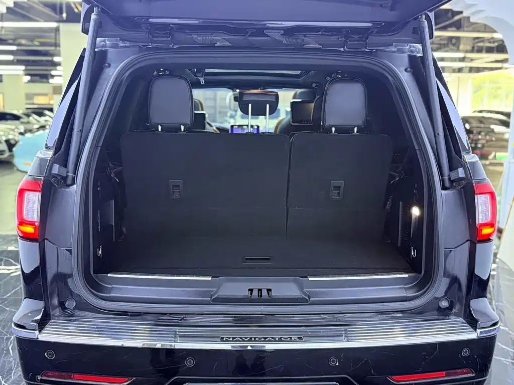 Lincoln Navigator — миниатюра 29