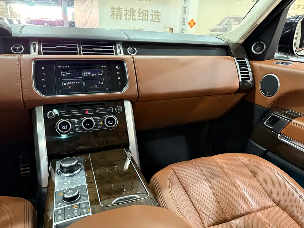 Land Rover Range Rover — миниатюра 7