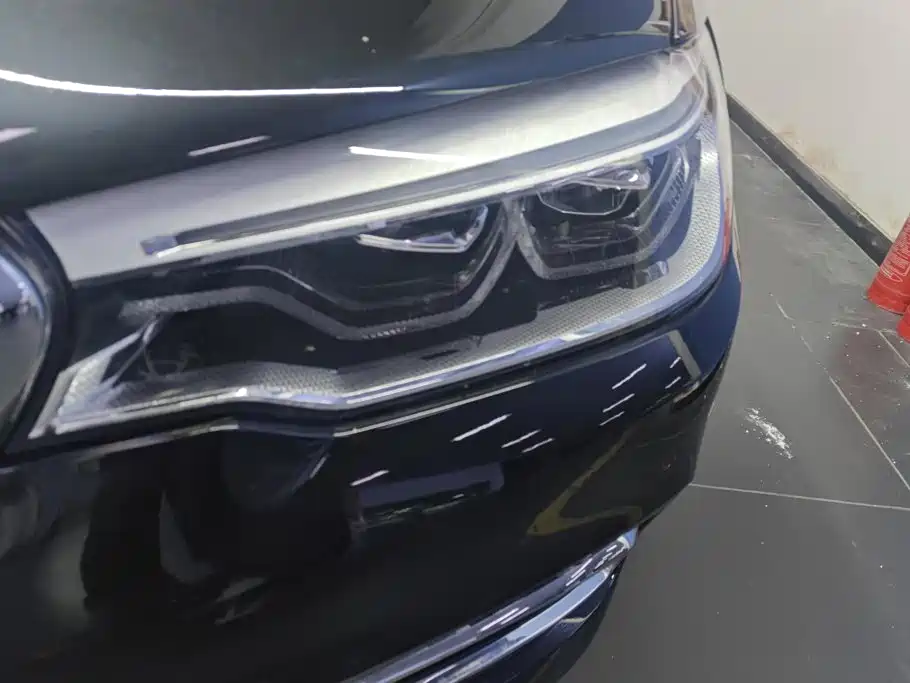 BMW 5 Series New Energy — миниатюра 5