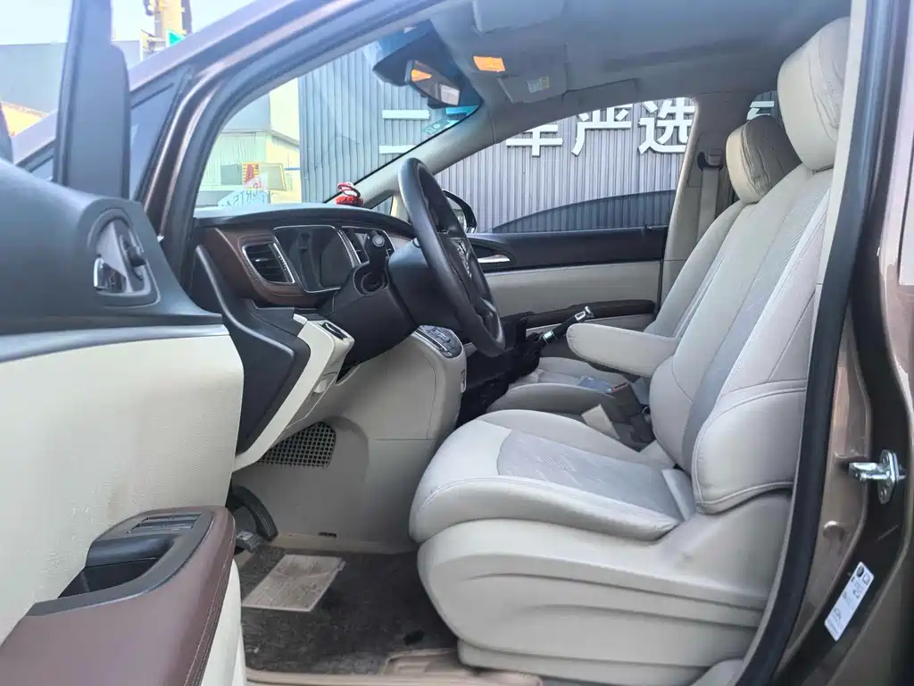 Buick GL8 — миниатюра 7