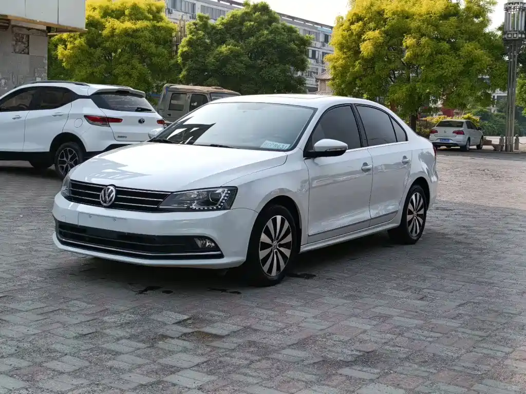 Volkswagen Sagitar 2018