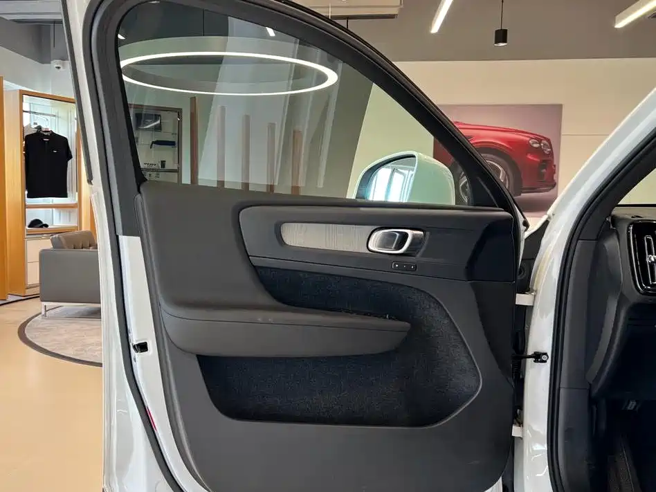 Volvo XC40 — миниатюра 7