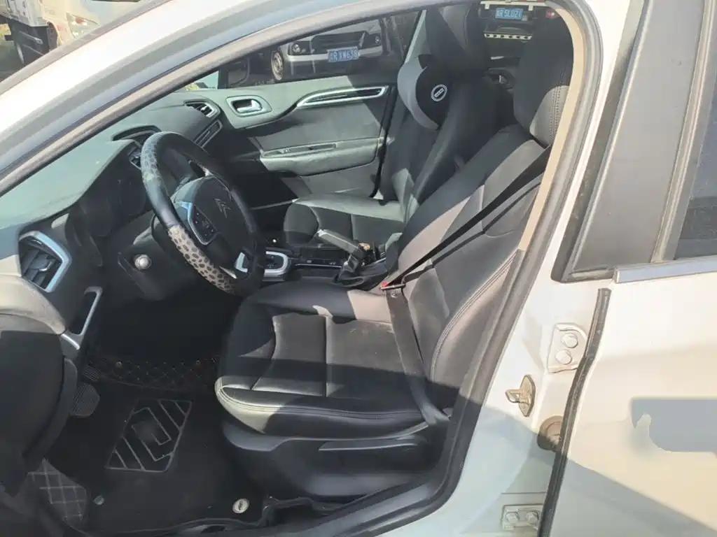 Citroen C4L — миниатюра 15