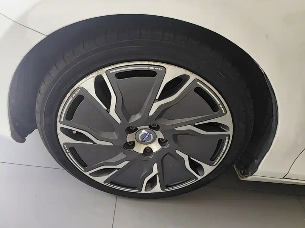 Volvo V40 — миниатюра 23