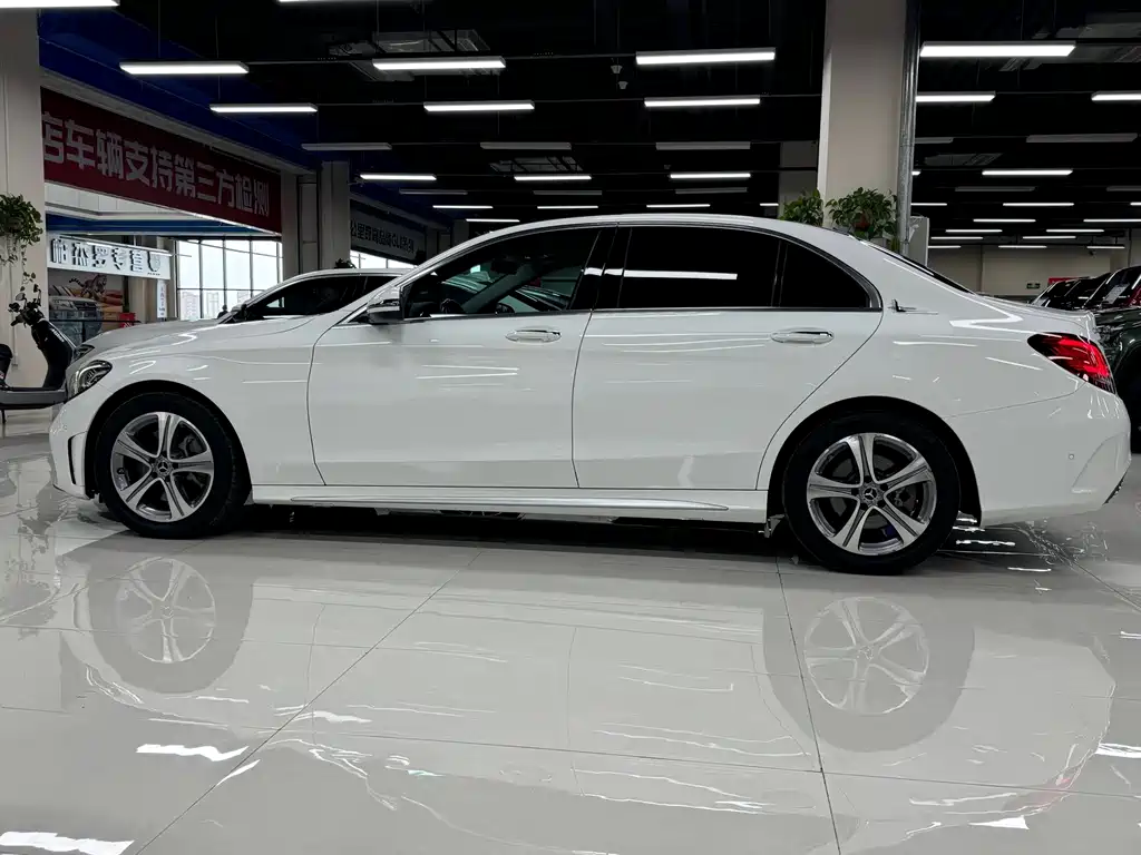 Mercedes-Benz C-Class — миниатюра 4