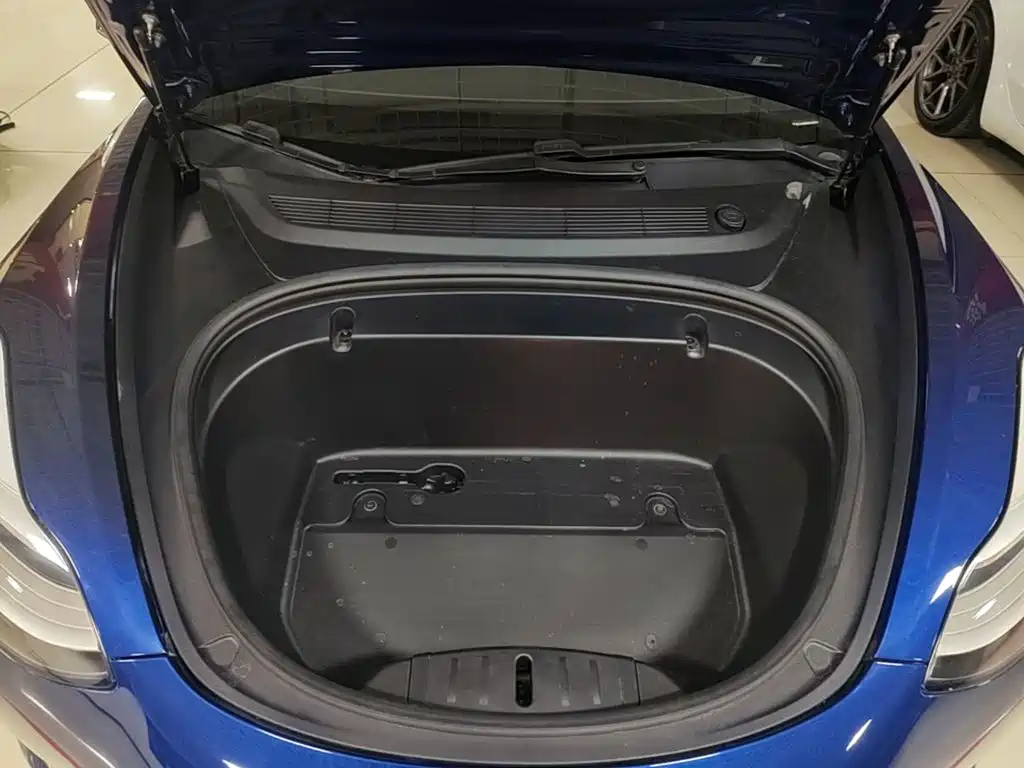 Tesla Model 3 — миниатюра 20