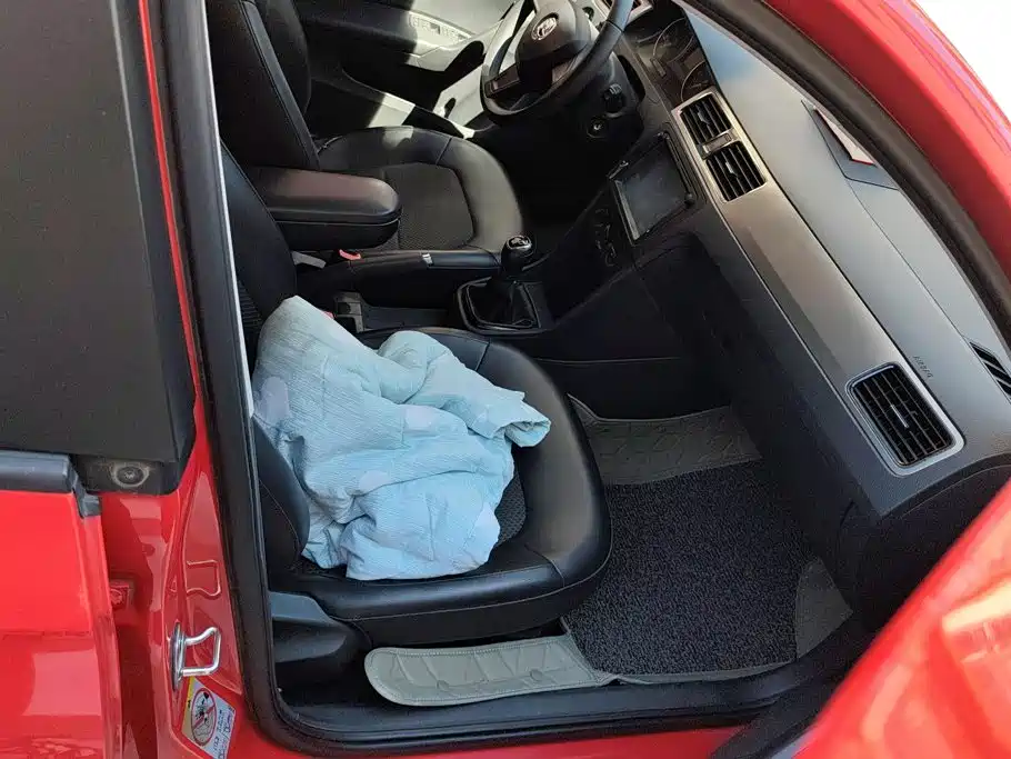 Skoda Rapid Spaceback — миниатюра 8