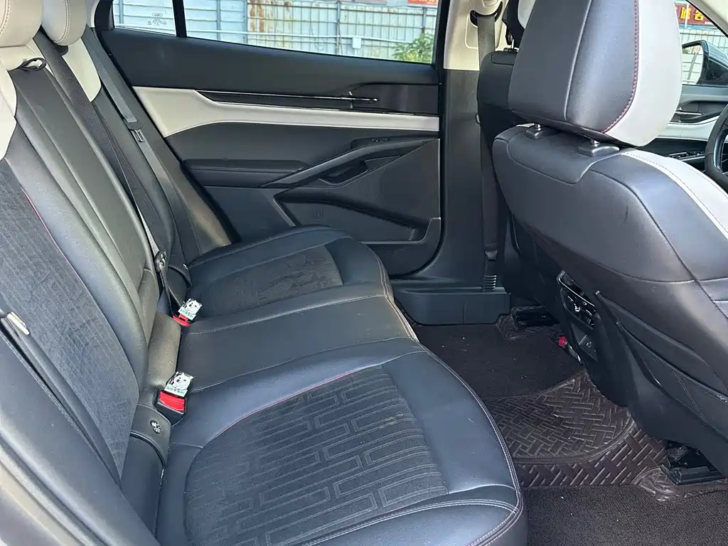 Ford Mondeo — миниатюра 5