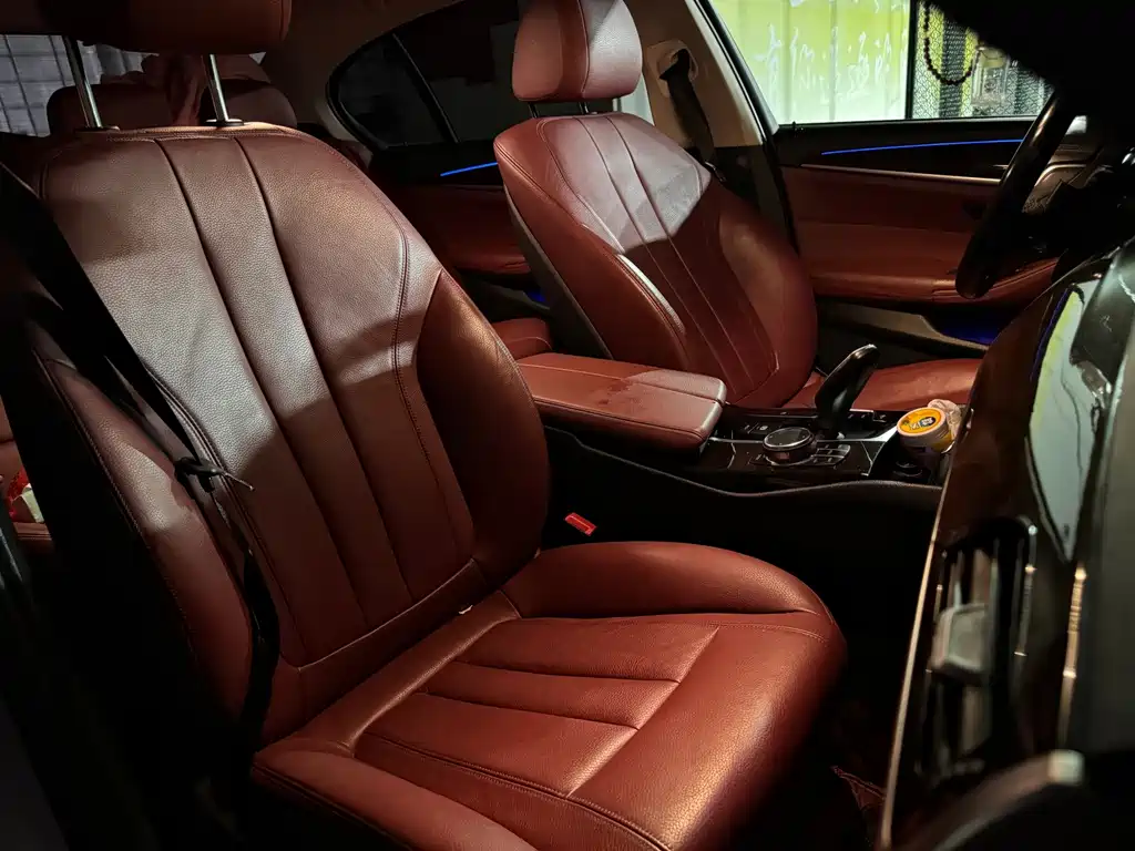 BMW 5 Series — миниатюра 8