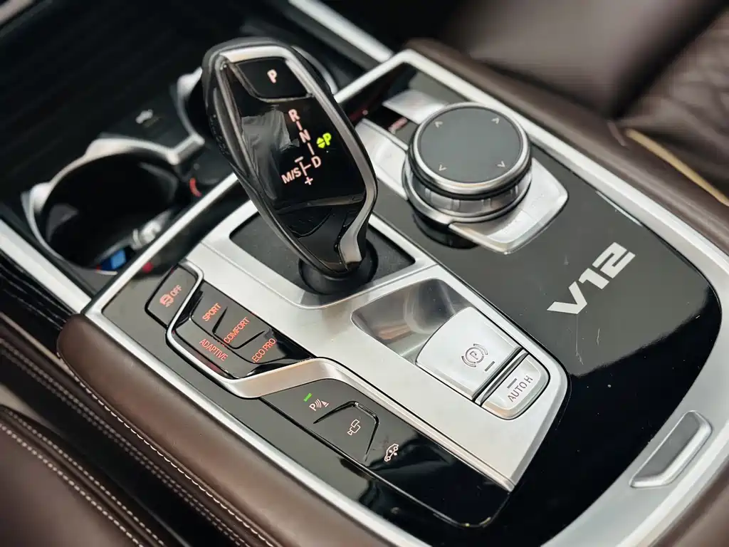 BMW 7 Series — миниатюра 17