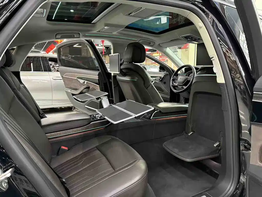 Audi A8 - фото 6