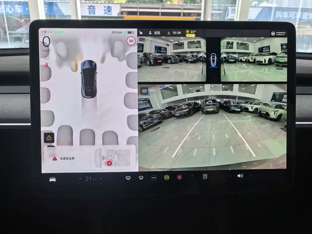 Tesla Model Y — миниатюра 10