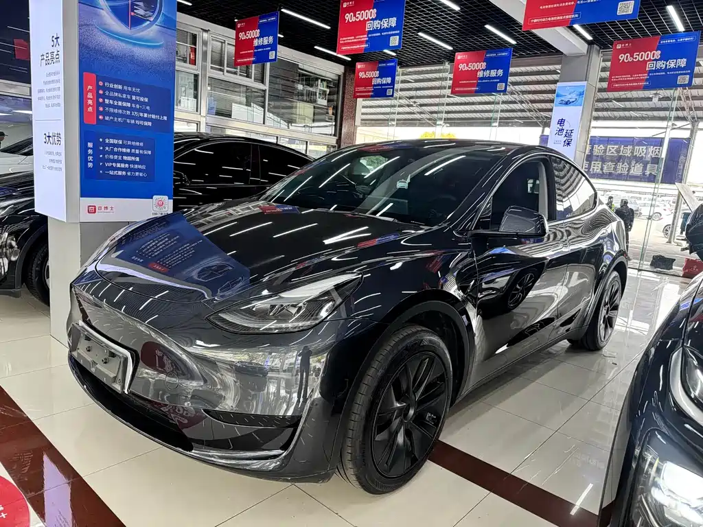 Tesla Model Y 2025