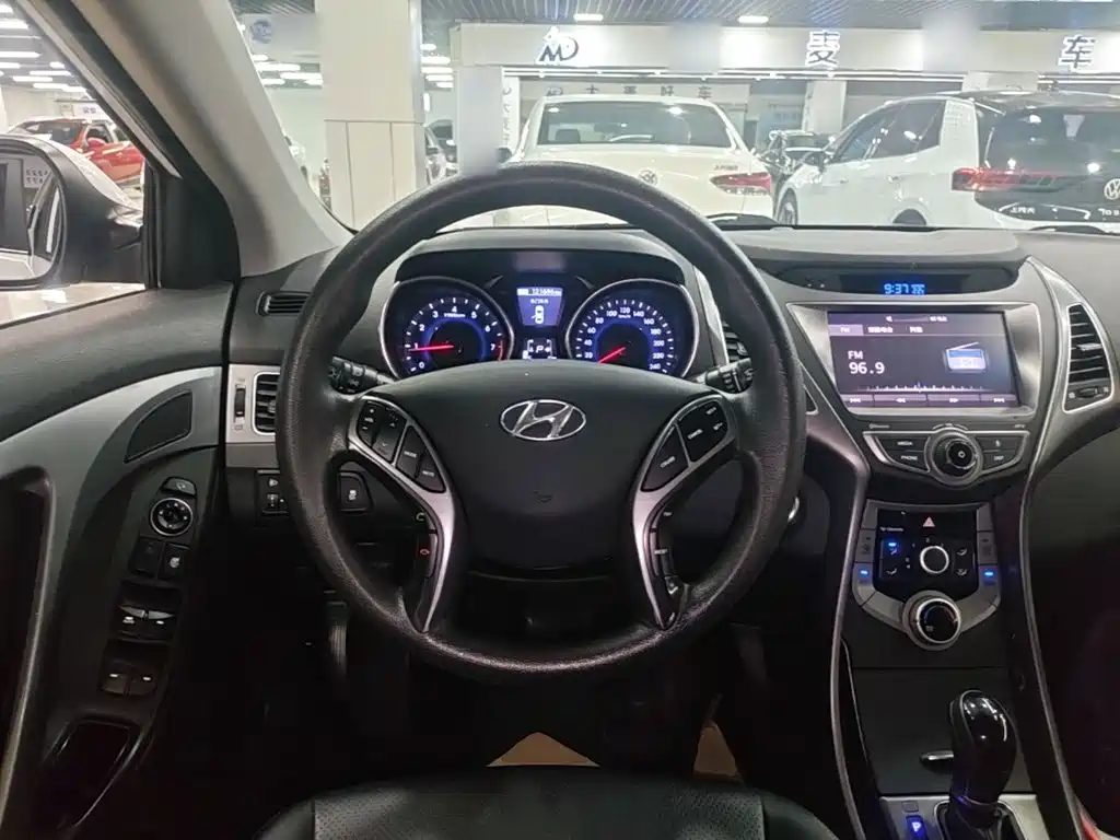 Hyundai Elantra Langdong — миниатюра 11