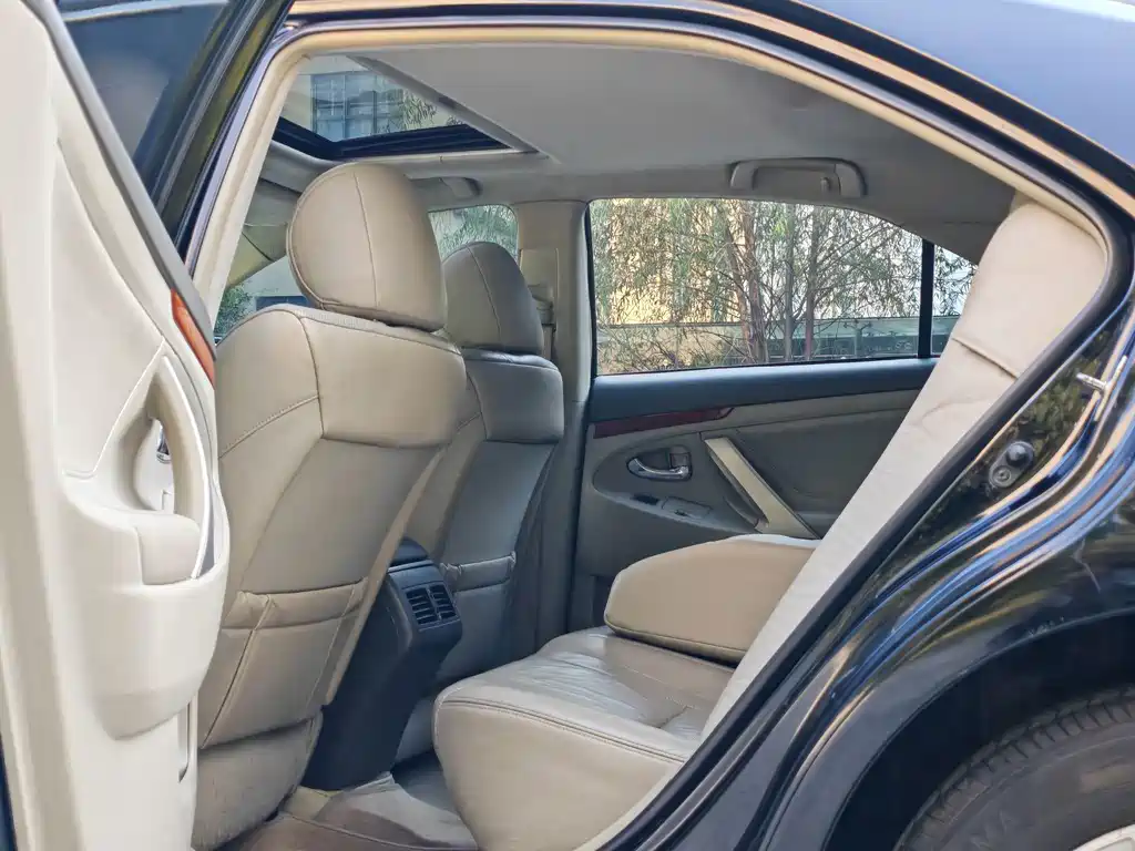 Toyota Camry — миниатюра 7