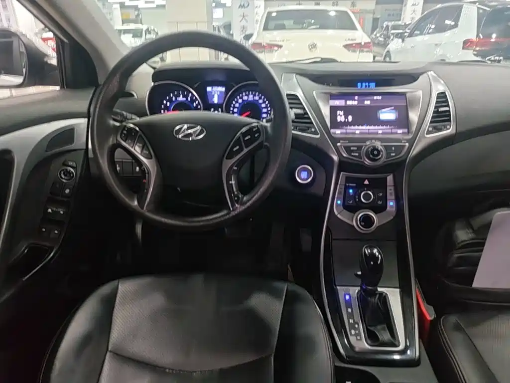 Hyundai Elantra Langdong — миниатюра 13