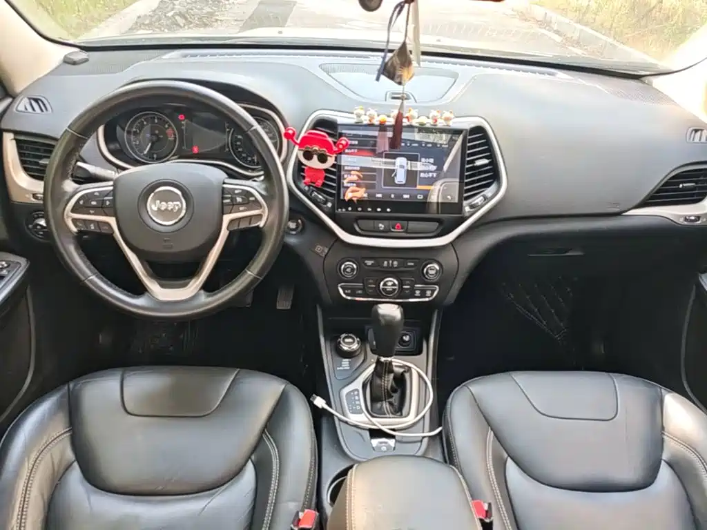 Jeep Cherokee — миниатюра 10