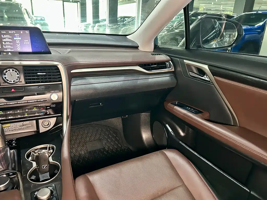 Lexus RX — миниатюра 28