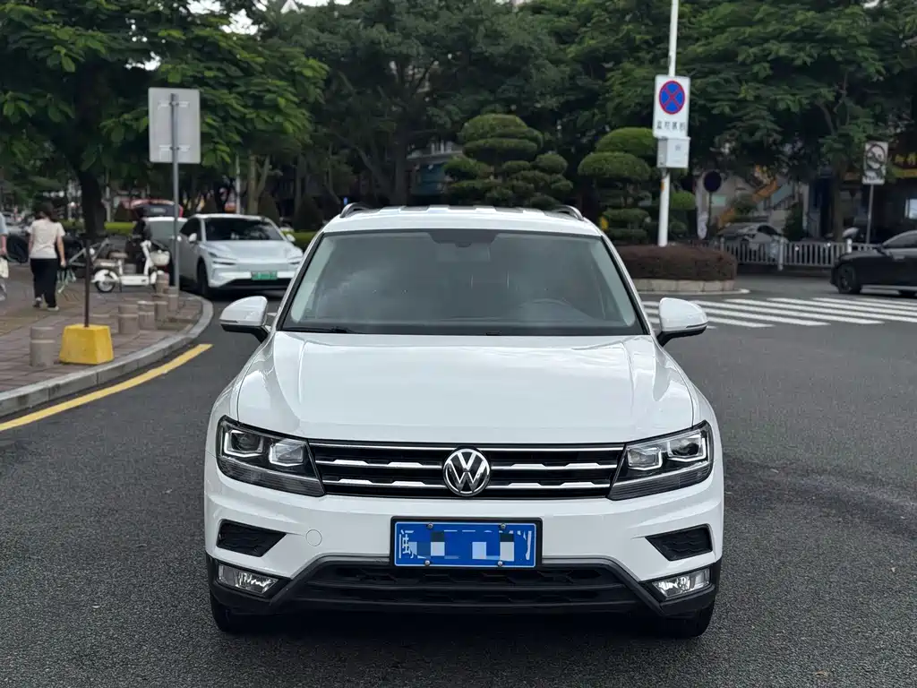 Volkswagen Tiguan L — миниатюра 2
