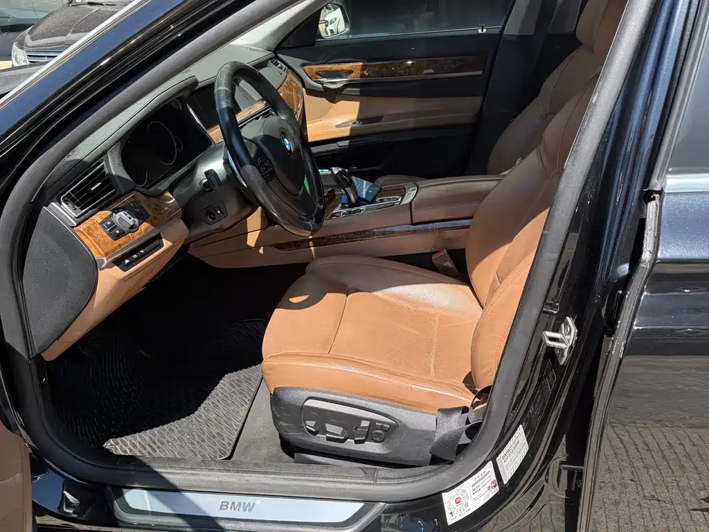 BMW 7 Series — миниатюра 7