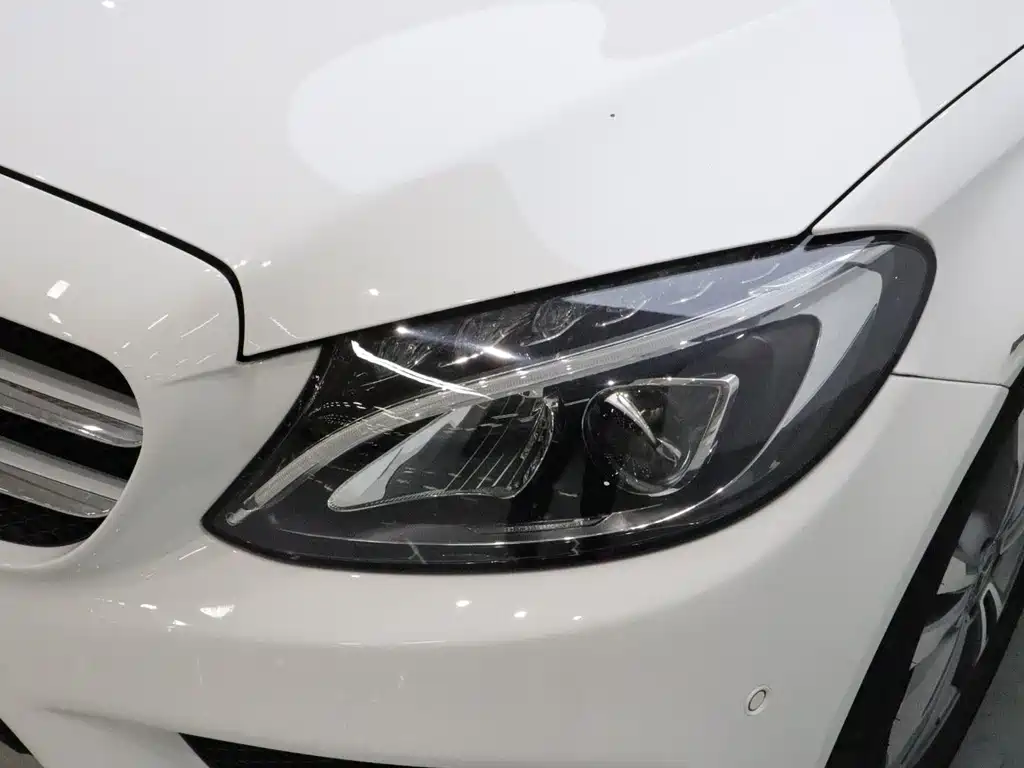 Mercedes-Benz C-Class — миниатюра 18