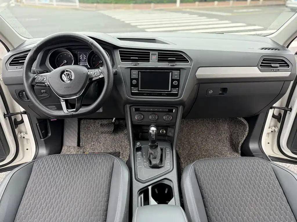 Volkswagen Tiguan L — миниатюра 5