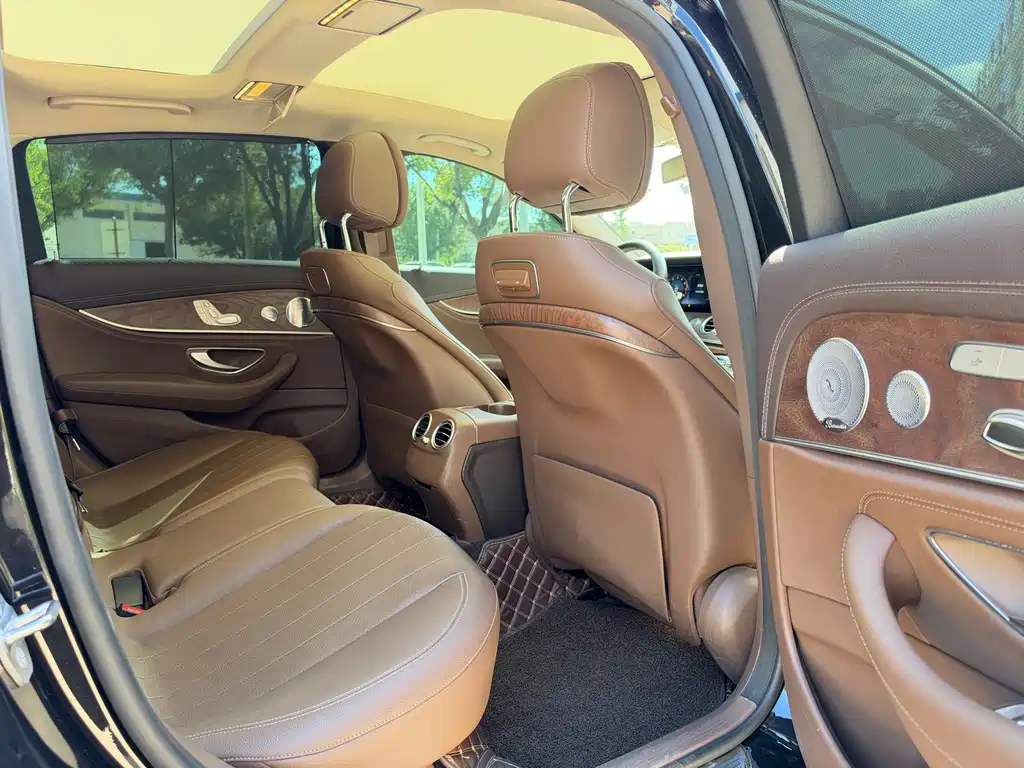 Mercedes-Benz E-Class — миниатюра 10