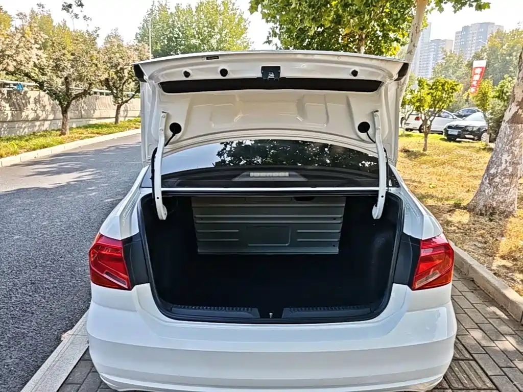 Volkswagen Jetta — миниатюра 19