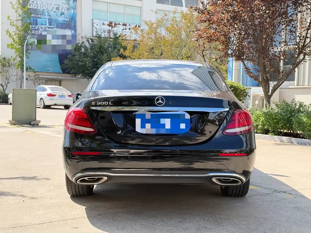 Mercedes-Benz E-Class — миниатюра 4