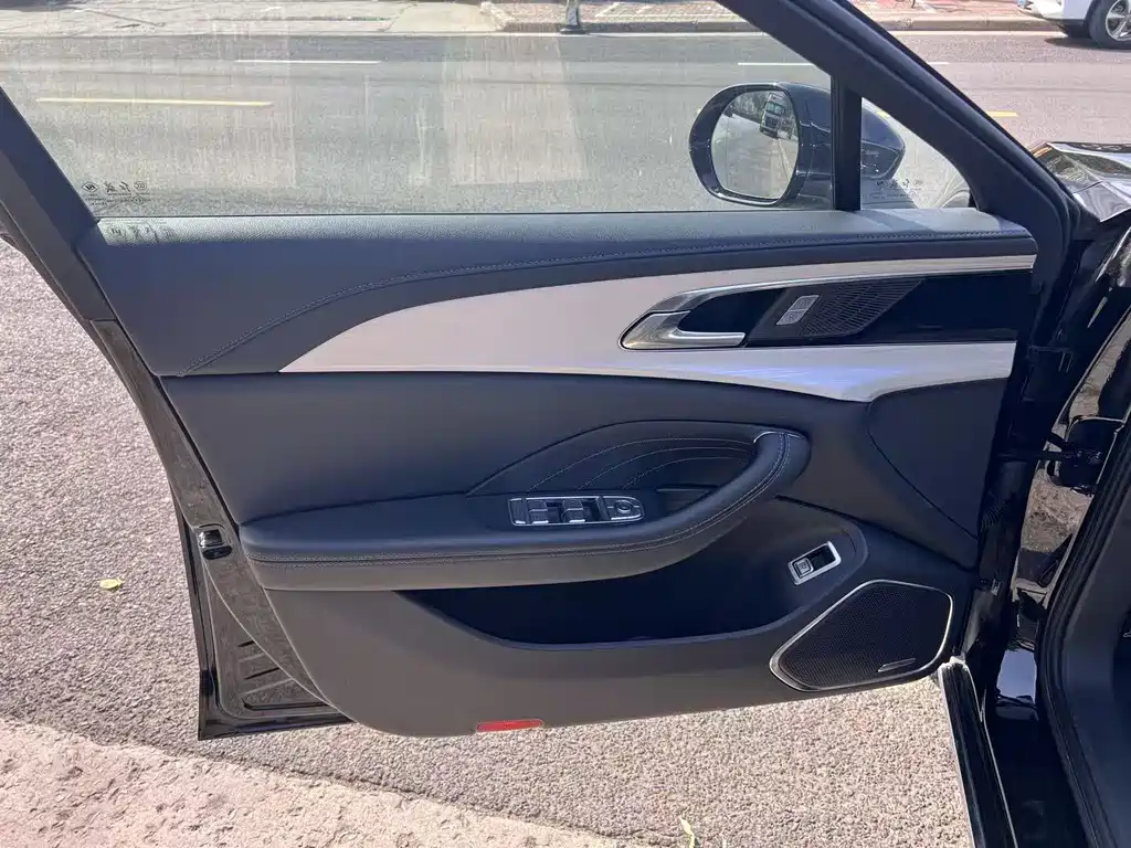 Hongqi Hongqi H5 — миниатюра 33