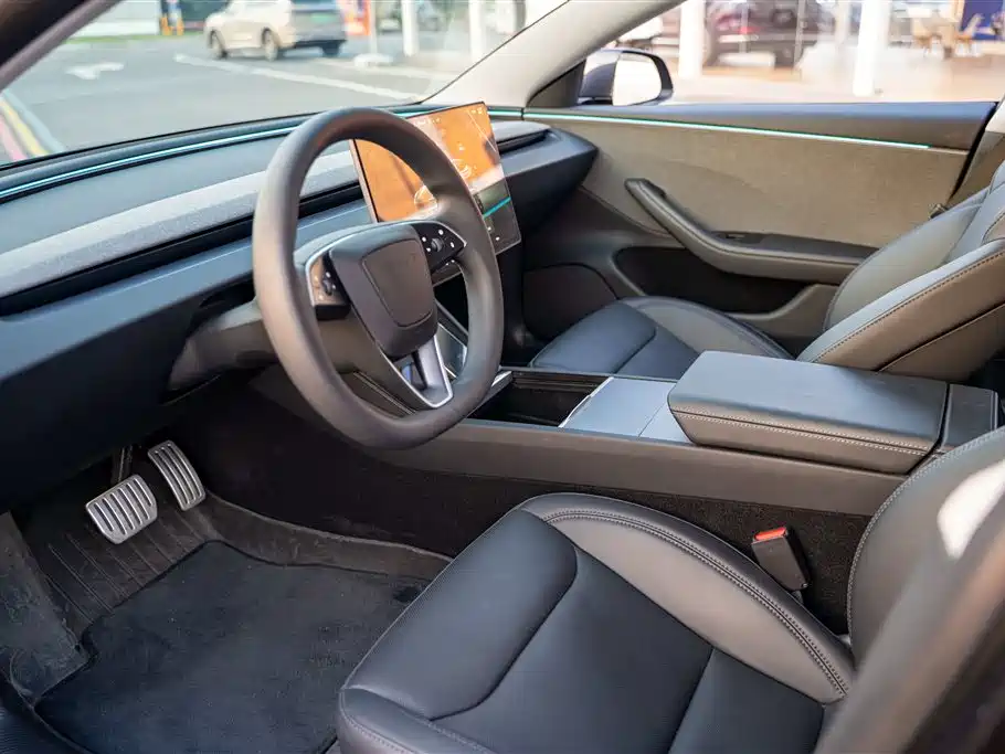 Tesla Model 3 — миниатюра 9