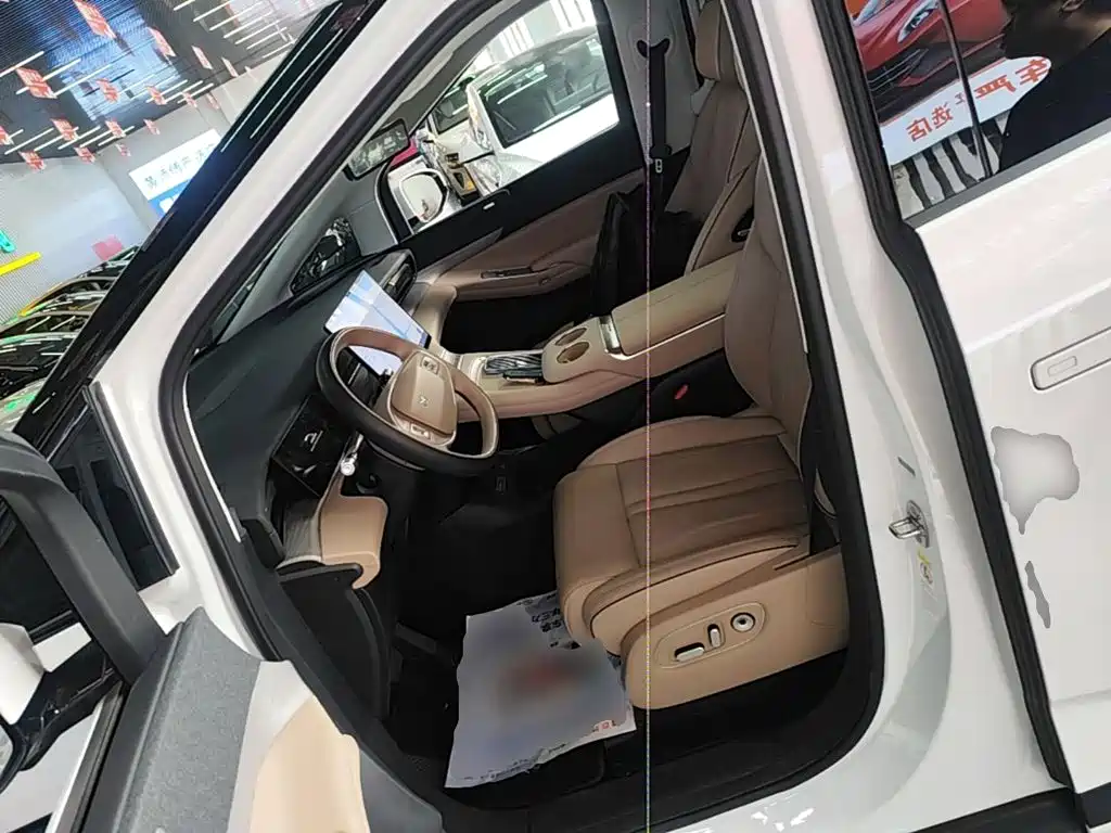 XPeng X9 — миниатюра 15