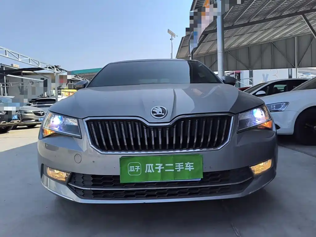 Skoda Superb — миниатюра 3