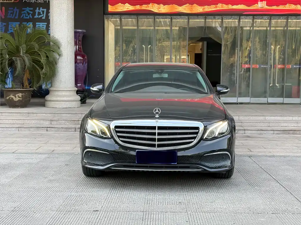 Mercedes-Benz E-Class — миниатюра 2