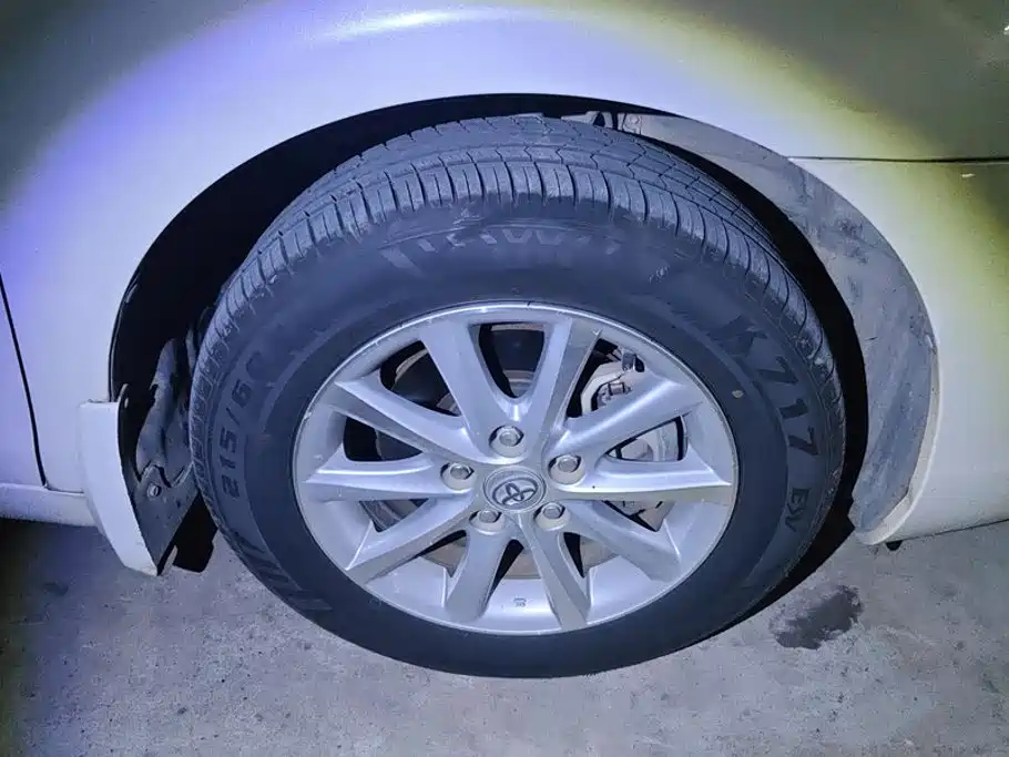Toyota Camry — миниатюра 6