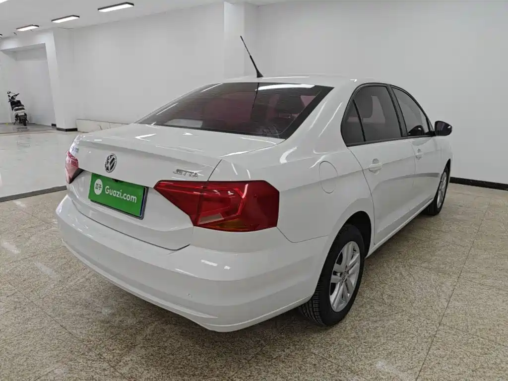 Volkswagen Jetta — миниатюра 7