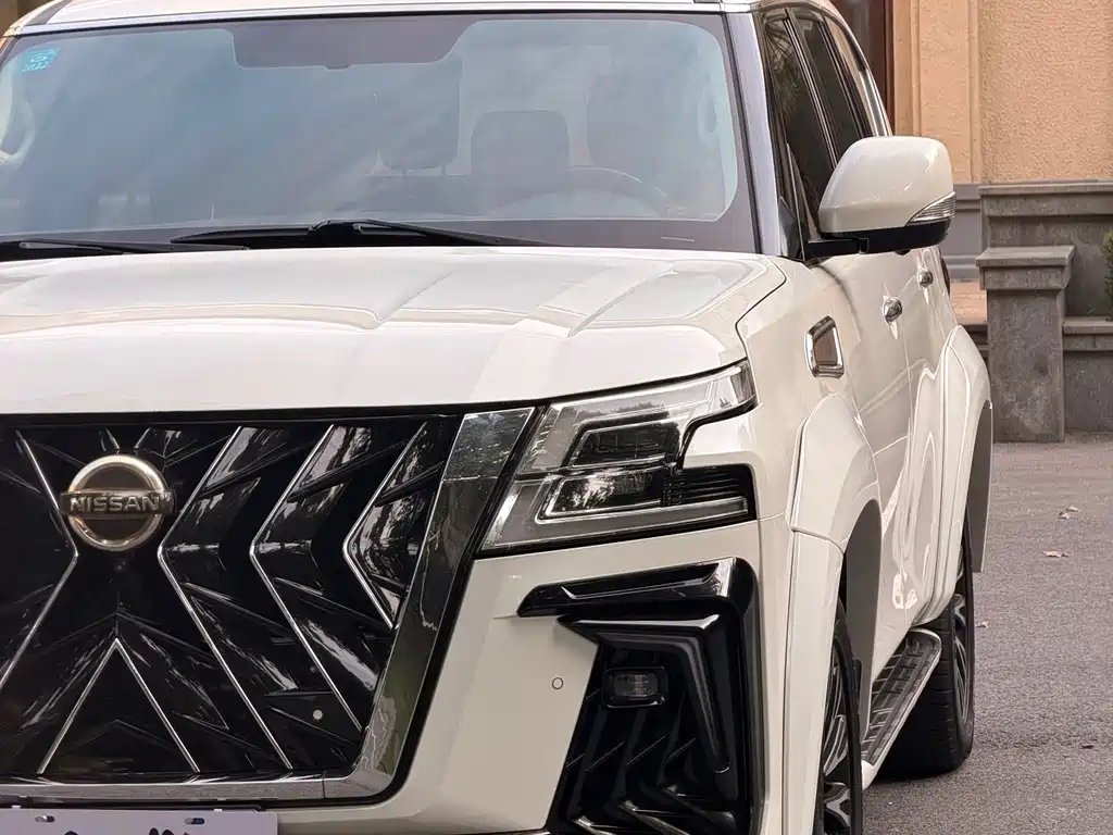 Nissan Patrol — миниатюра 4