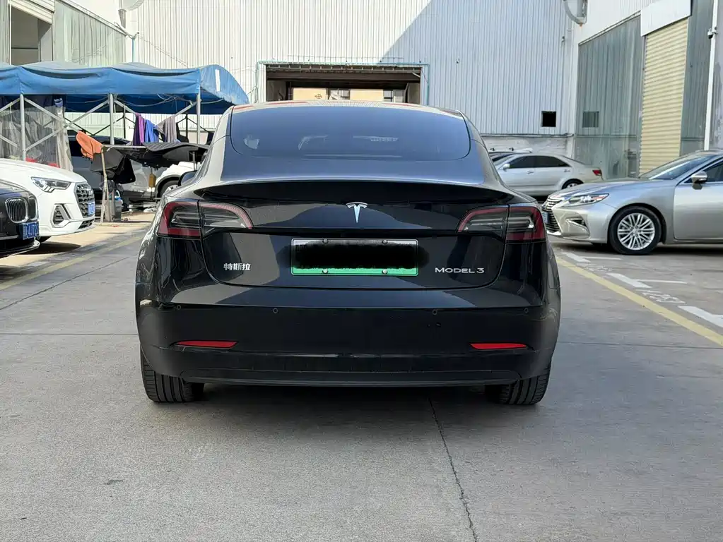 Tesla Model 3 — миниатюра 9