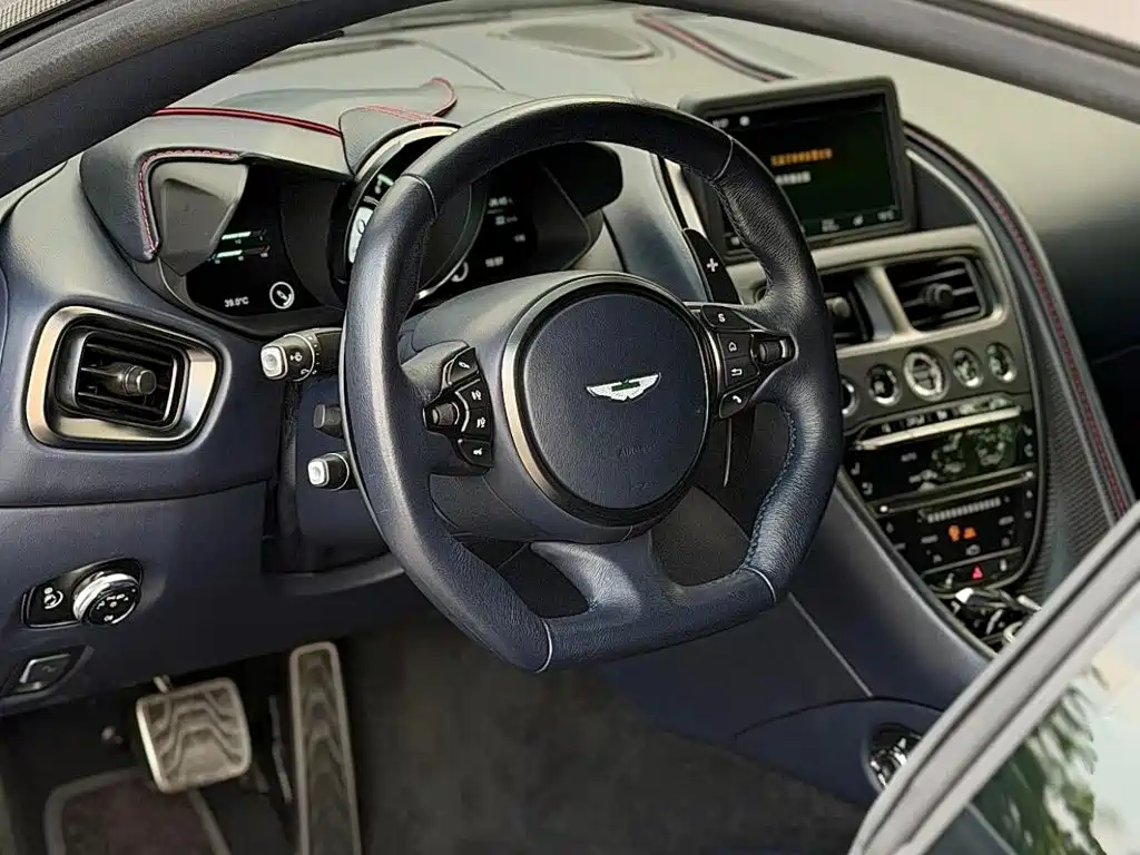 Aston Martin DBS — миниатюра 12