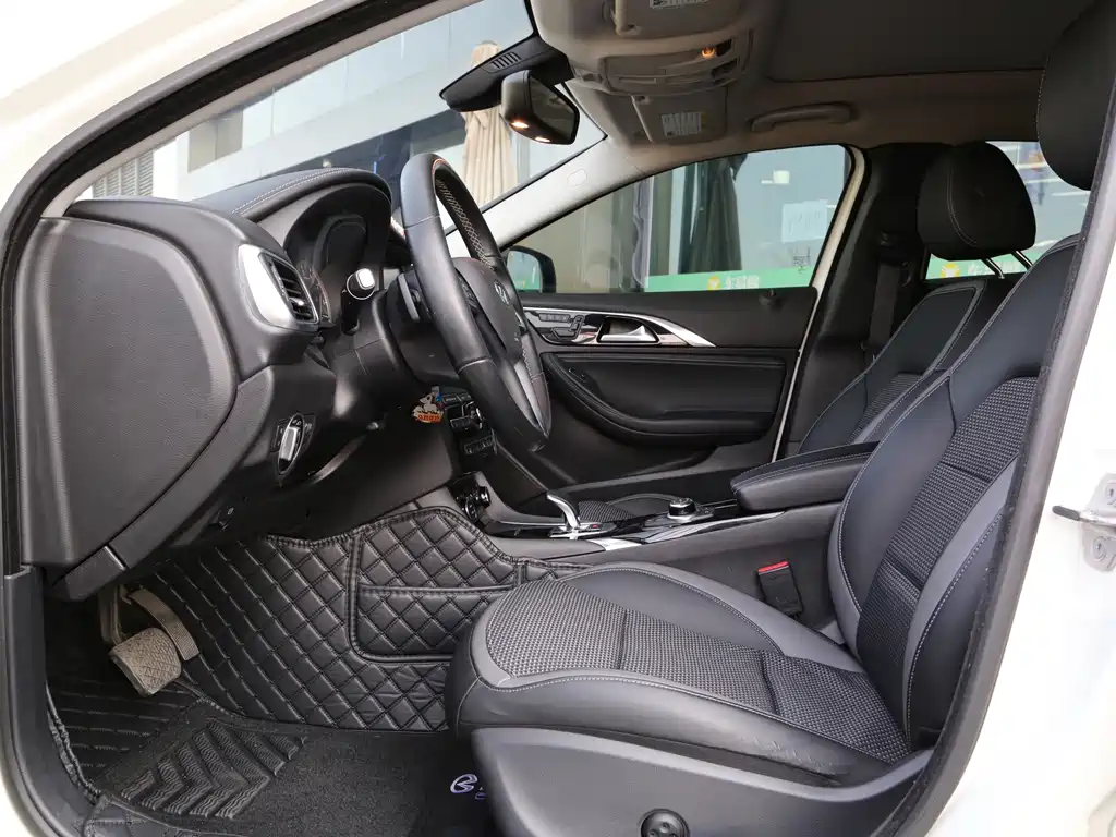 Infiniti QX30 — миниатюра 14