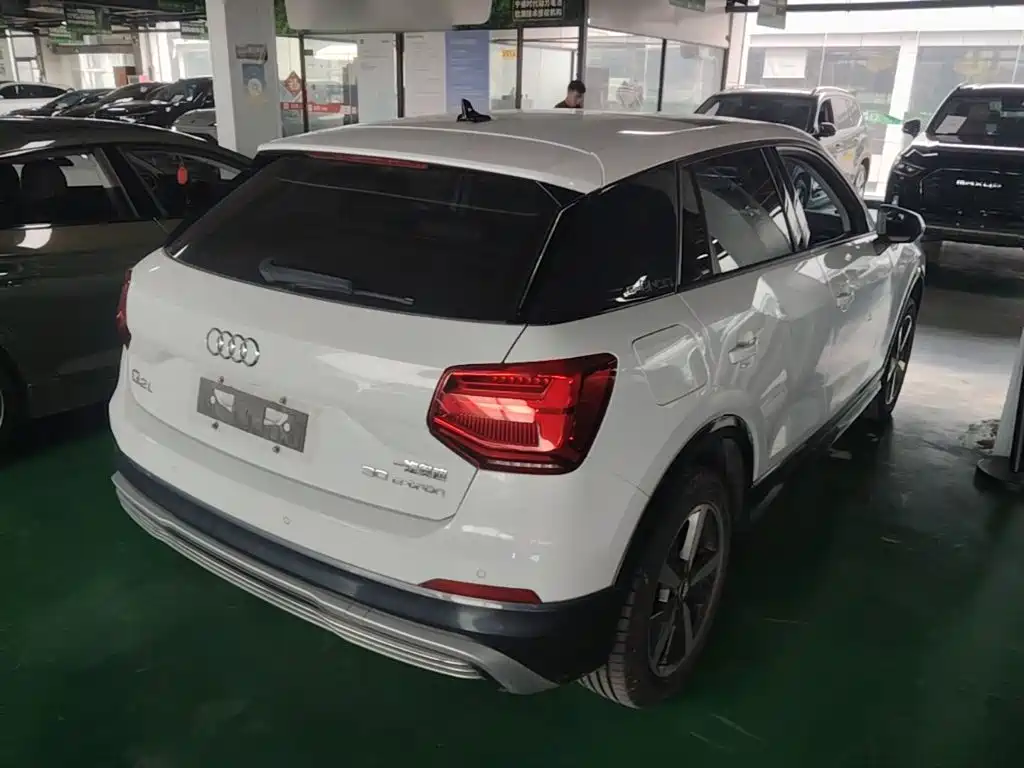 Audi Q2L e-tron — миниатюра 7