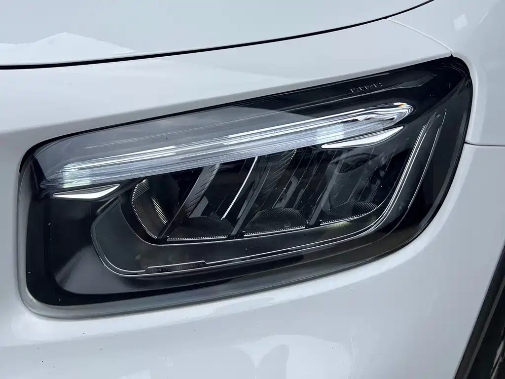 Mercedes-Benz GLB — миниатюра 8