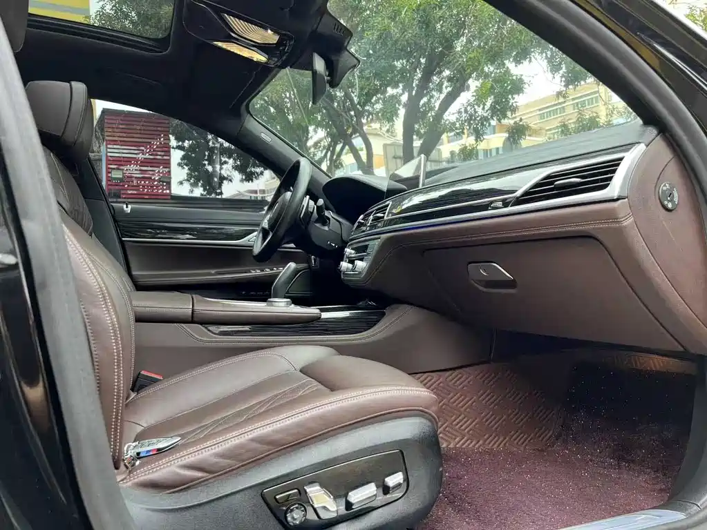 BMW 7 SERIES