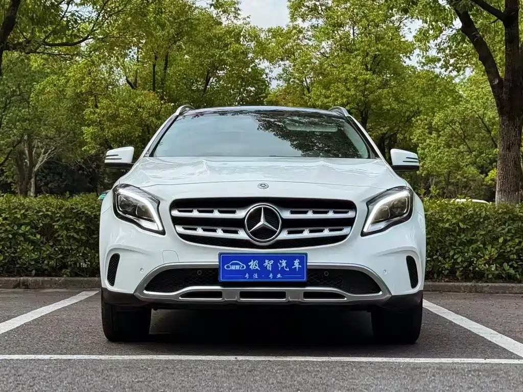 MERCEDES-BENZ  GLA
